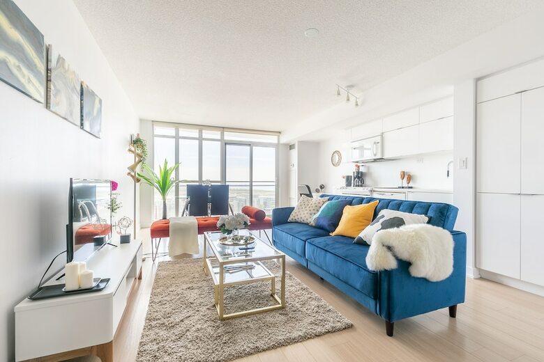 Gorgeous Luxury Condos Near The Cn Tower