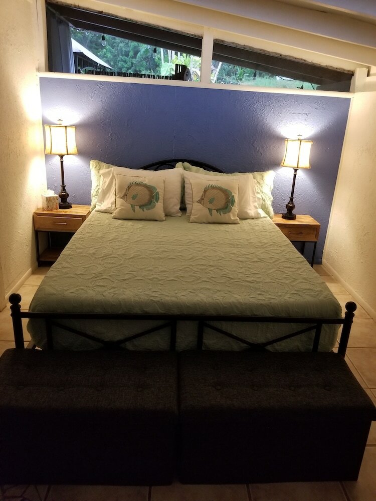 Bed & Breakfast Plumeria Grove Cottage