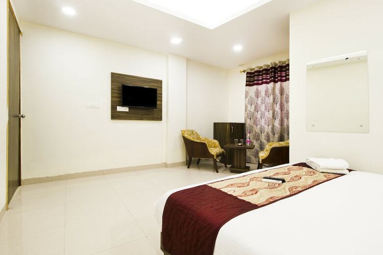 Hotel Airway Palace