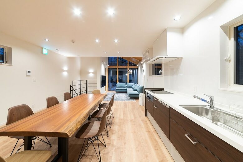 Black Crane Chalet