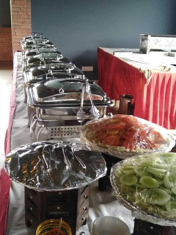 Hotel Pushp Vatika Resort & Lawns