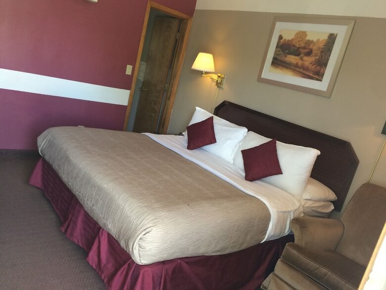 Hotel East Hills Inn And Suites