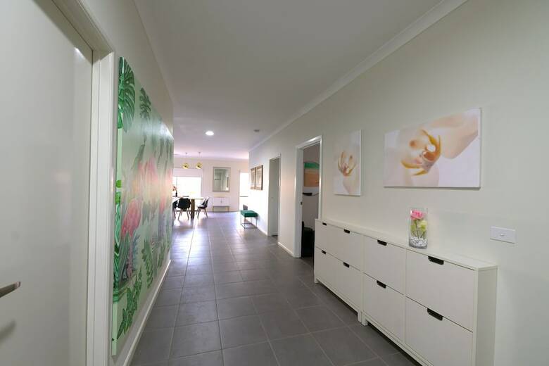 Luxury 9 Brm House In Melbourne