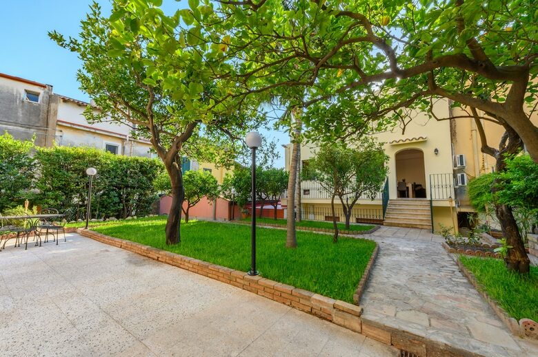 Villa Valverde Apartments