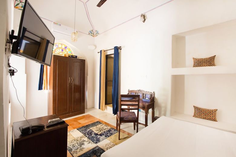 Hotel Bara Bungalow Kalwar, Jaipur - A Rosakue Collection