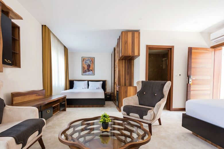 Hotel Waikiki Resort