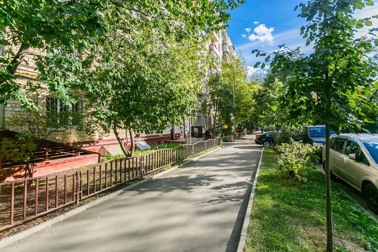 Apartment On Bolshoy Kondratievskiy 4