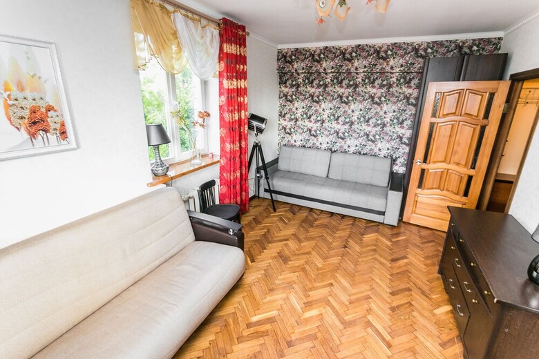 Apartment On Bolshoy Kondratievskiy 4