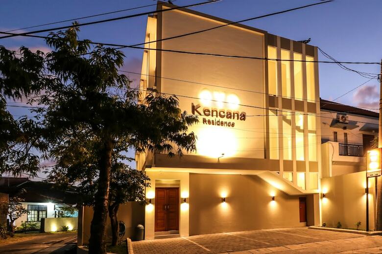 Hostal Oyo 1200 Kencana Residence
