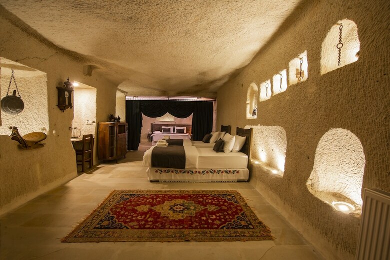 Saddle Cave Hotel