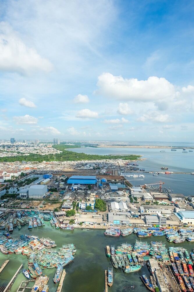 Spacious 2br Condominium Seaview Apartment