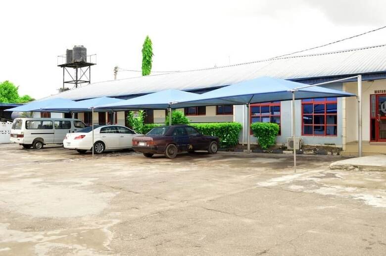 Queens Court Hotel