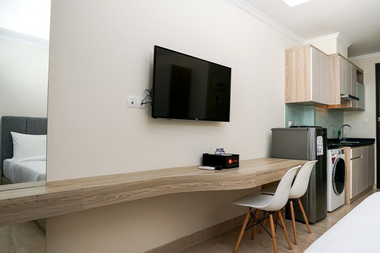 Trendy Studio At Menteng Park Apartment