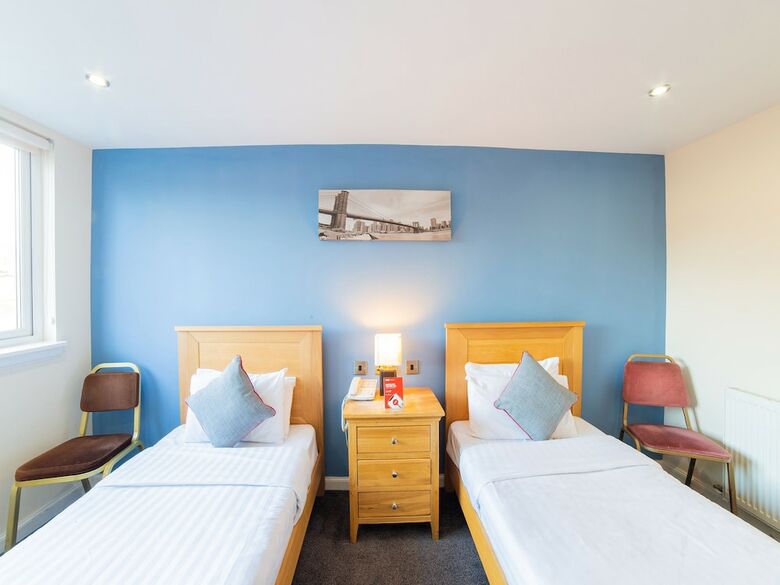 Douglas Hotel