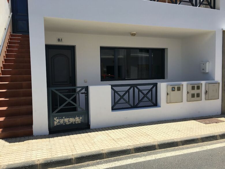 Apartamentos Famara Sunshine