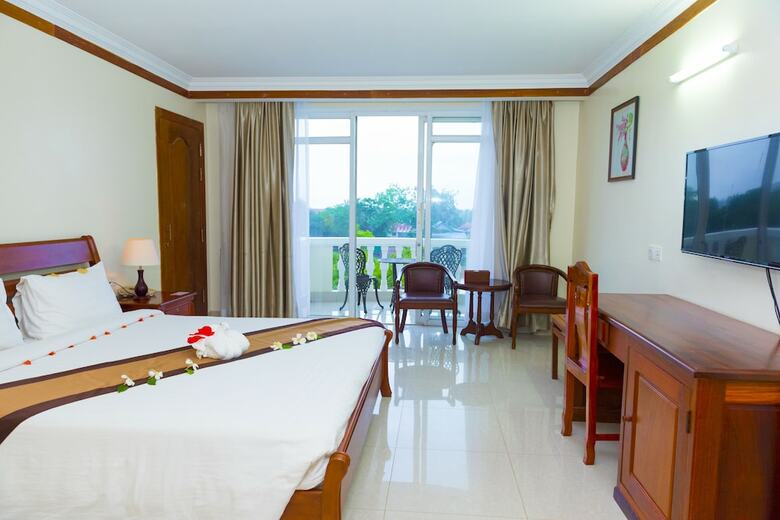 Pursat Riverside Hotel And Spa