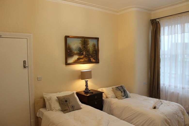 Advo Aparts Guest Hotel Leeds