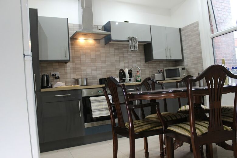 Advo Aparts Guest Hotel Leeds