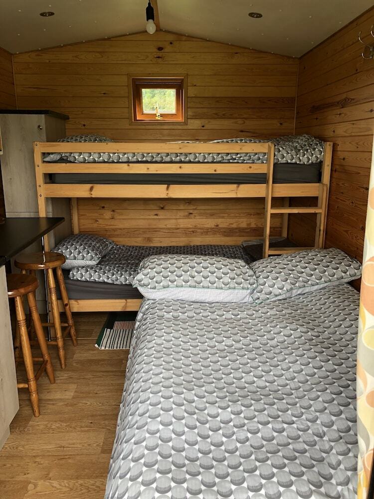 Beehive @ Westcote Glamping- Campsite