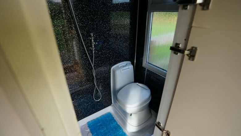 Cabana Showman's Hut @ Westcote