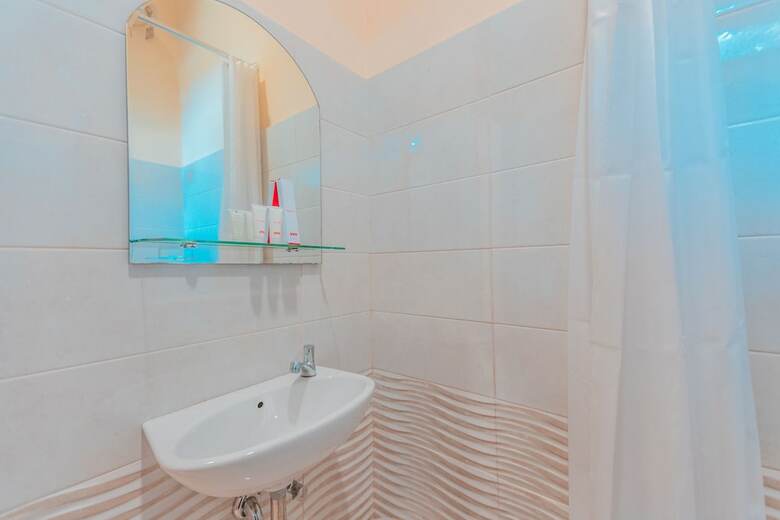 Hostal Oyo 1211 Graha Technopark Hotel