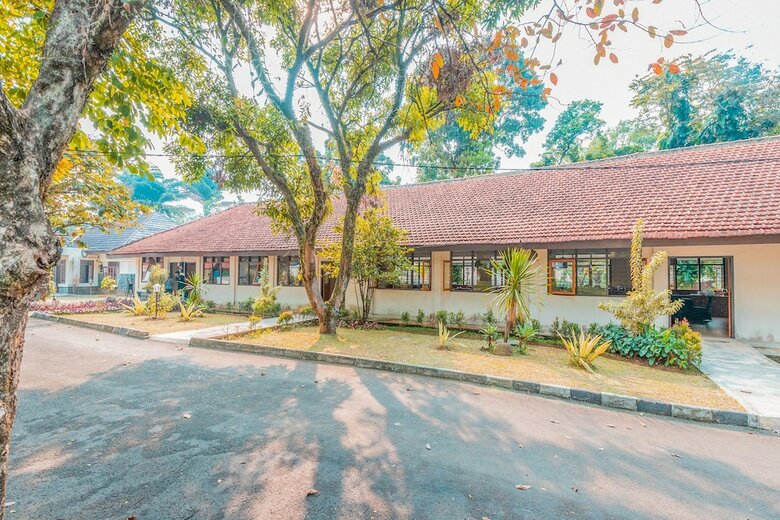 Hostal Oyo 1211 Graha Technopark Hotel