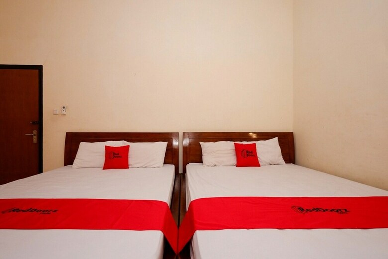 Hotel Reddoorz Plus @ Kartini Beach Jepara
