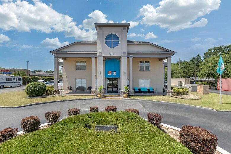 Suburban Extended Stay Hotel At The University