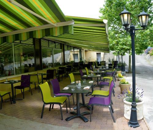 Hotel Logis Les Terrasses De Corton