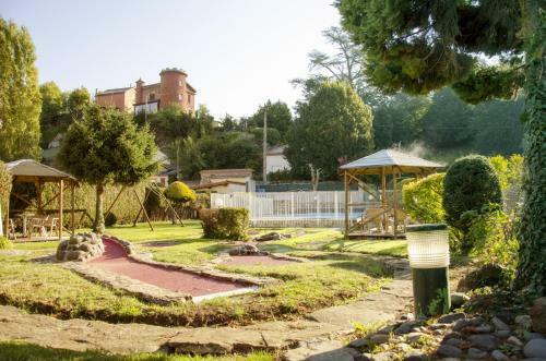 Hotel Les Portes Du Cantal