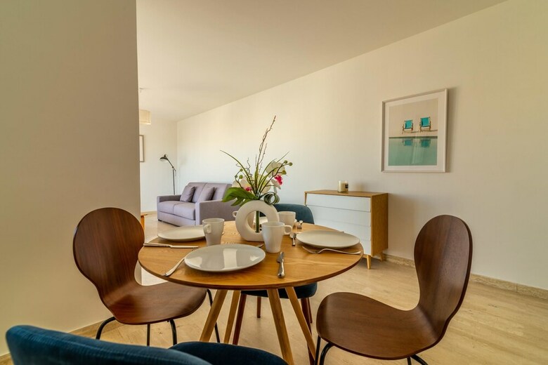 Apartamento Cozy Studio With Balcony, AC And Parking