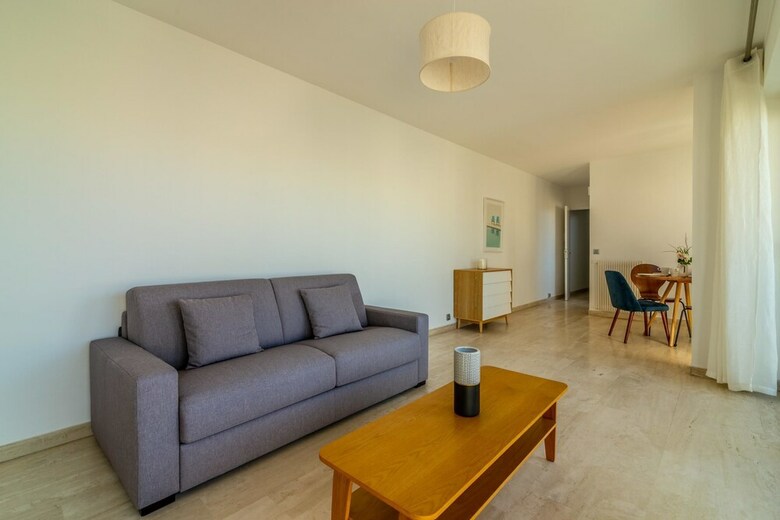 Apartamento Cozy Studio With Balcony, AC And Parking