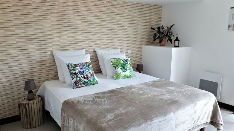 Hostal Hostel Les Terrasses Du Roc