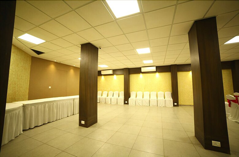 Hotel Lords Eco Inn, Gandhidham