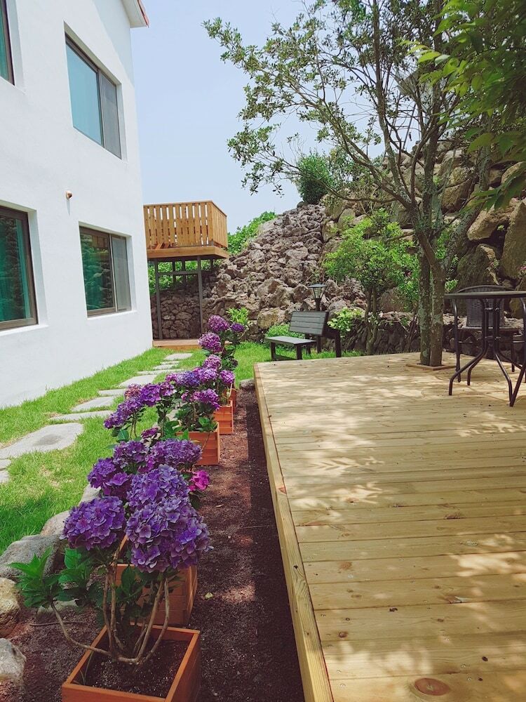 Hotel Bombom Guesthouse