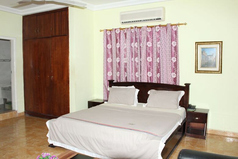 Gorsben Royal Lodge Hotel
