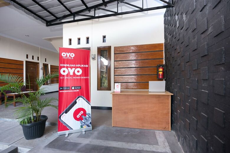 Hostal Oyo 1226 Al Abror Homestay