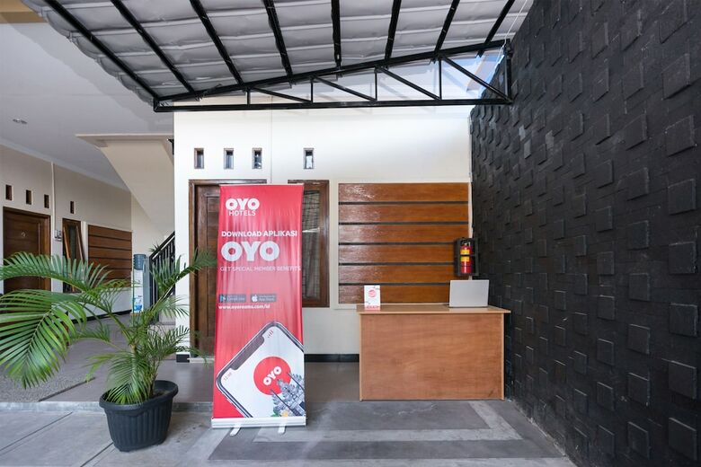 Hostal Oyo 1226 Al Abror Homestay