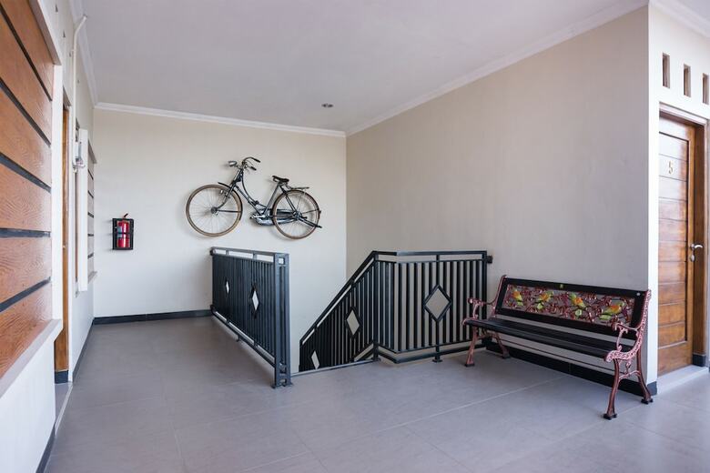 Hostal Oyo 1226 Al Abror Homestay