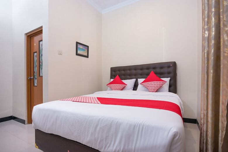 Hostal Oyo 1226 Al Abror Homestay