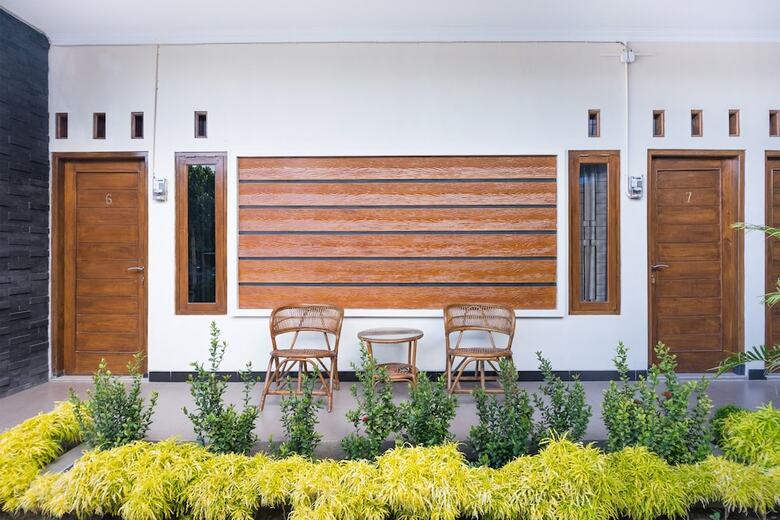 Hostal Oyo 1226 Al Abror Homestay