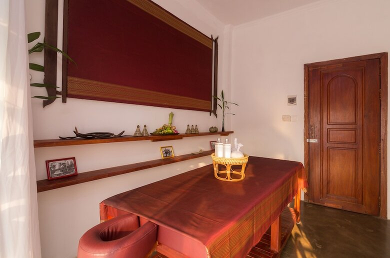 Hotel Watdamnak House
