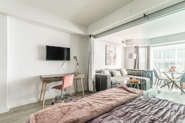 Simply Comfort Charming Yorkville Condos