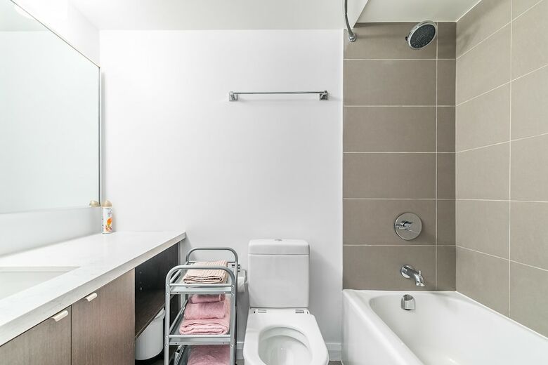 Simply Comfort Charming Yorkville Condos