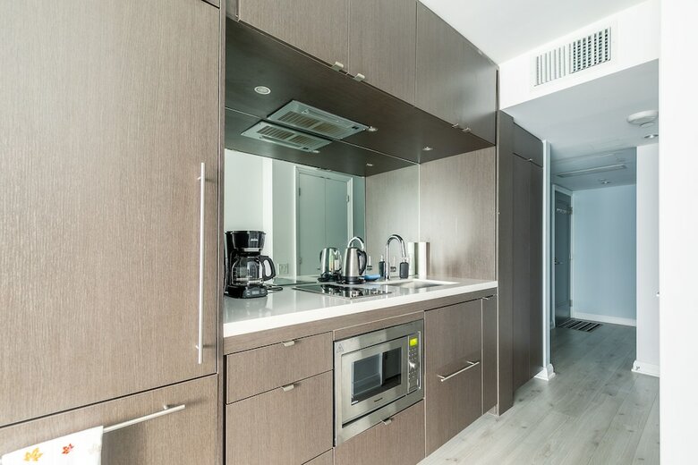 Simply Comfort Charming Yorkville Condos