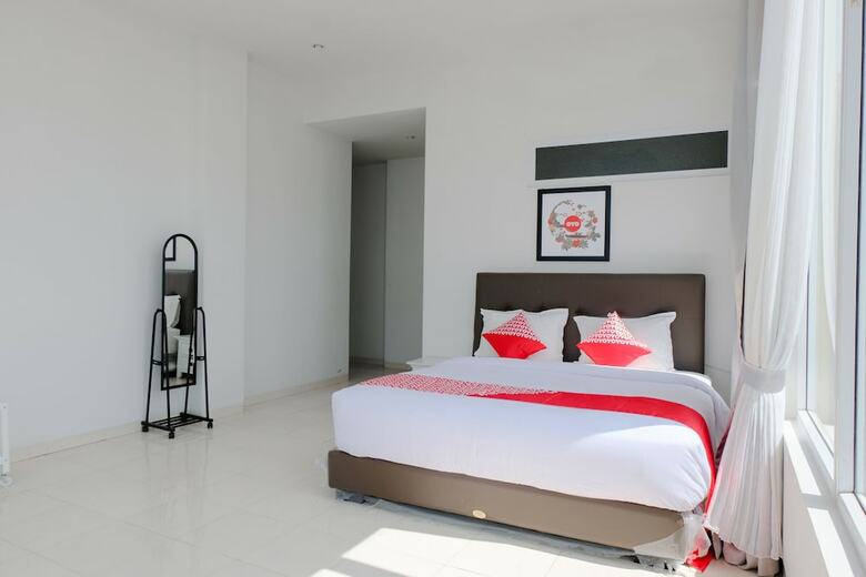 Hostal Oyo 1194 Villa Bukit Panderman Residende