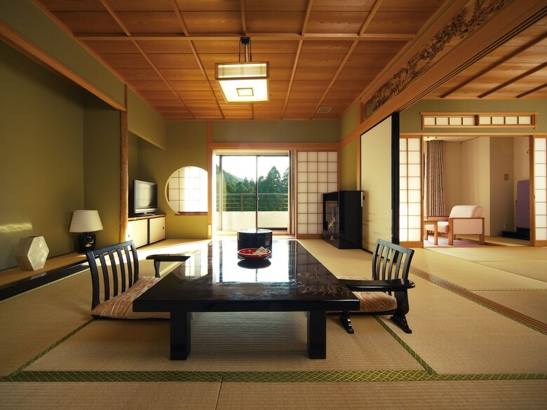 Royal Hotel Yamanaka Onsen Kajikaso