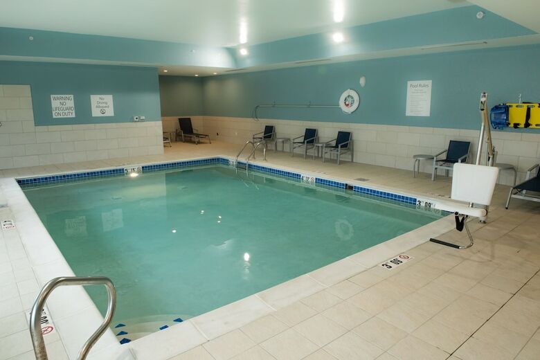 Hotel Holiday Inn Express And Suites Warsaw - E Center