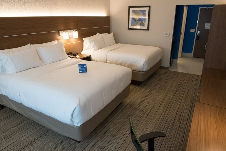 Hotel Holiday Inn Express And Suites Warsaw - E Center