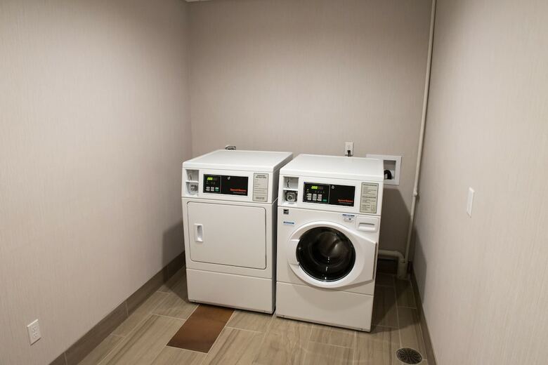 Hotel Holiday Inn Express And Suites Warsaw - E Center